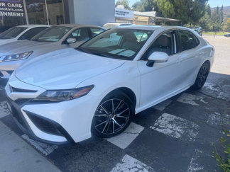 Used 2024 Toyota Camry SE image 1