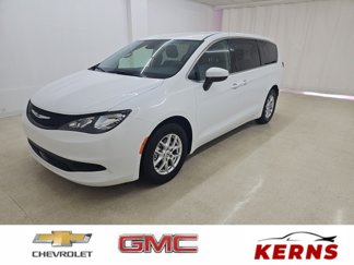 Used 2023 Chrysler Voyager LX image 1