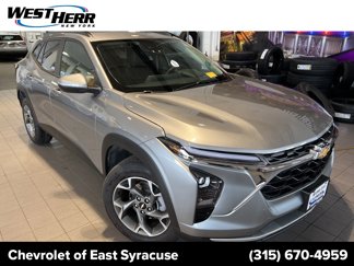 Used 2024 Chevrolet Trax LT w/ LT Convenience Package image 1