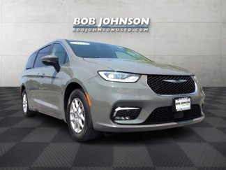 Used 2023 Chrysler Pacifica Touring-L image 1