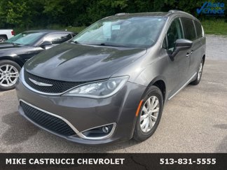 Used 2017 Chrysler Pacifica Touring-L image 1