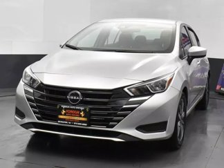 Used 2023 Nissan Versa SV image 1
