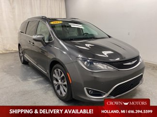 Used 2017 Chrysler Pacifica Limited image 1