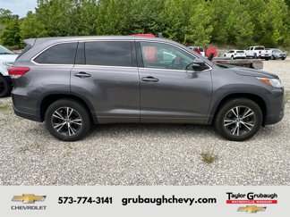 Used 2018 Toyota Highlander LE image 1