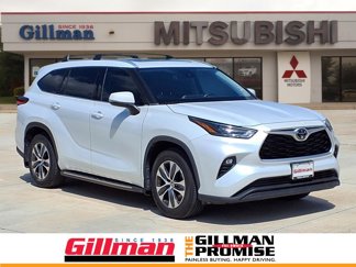 Used 2022 Toyota Highlander XLE image 1
