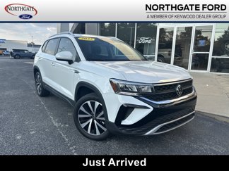 Used 2022 Volkswagen Taos SE image 1