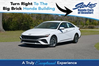 Used 2024 Hyundai Elantra SEL image 1