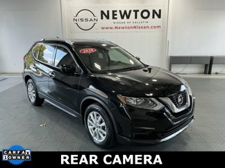 Used 2020 Nissan Rogue SV image 1