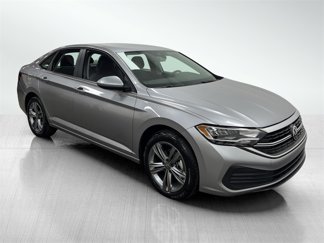 Used 2024 Volkswagen Jetta SE image 1