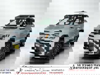 New 2025 Volkswagen Taos SE image 1