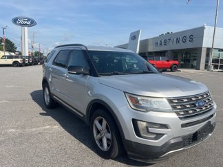 Used 2016 Ford Explorer XLT image 1