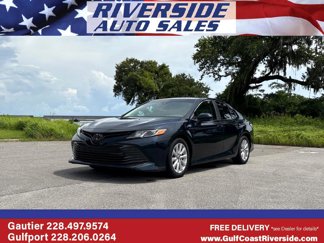 Used 2020 Toyota Camry LE image 1
