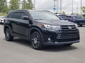 Used 2017 Toyota Highlander SE image 1