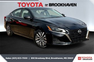 Used 2024 Nissan Altima 2.5 SV image 1
