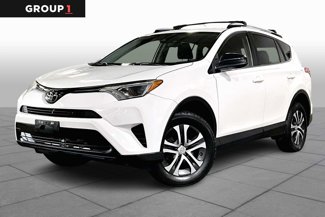 Used 2018 Toyota RAV4 LE video 1