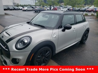 Used 2019 MINI Cooper S image 1