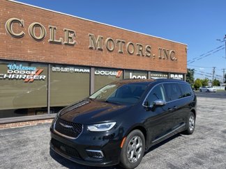 Used 2023 Chrysler Pacifica Limited image 1