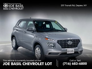 Used 2022 Hyundai Venue SE image 1