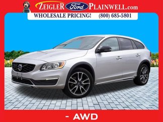 Used 2017 Volvo V60 T5 Cross Country w/ Convenience Package image 1