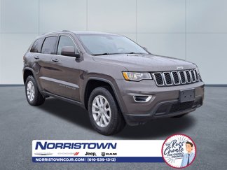 Certified 2021 Jeep Grand Cherokee Laredo image 1