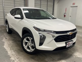 Used 2025 Chevrolet Trax LS w/ LS Convenience Package image 1