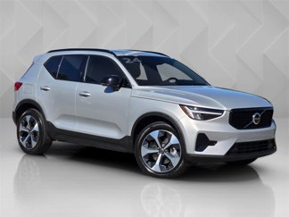 Used 2024 Volvo XC40 B5 Core image 1