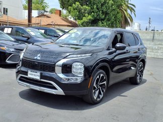Used 2024 Mitsubishi Outlander SE image 1