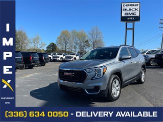 Used 2024 GMC Terrain SLE w/ Driver Convenience Package image 1