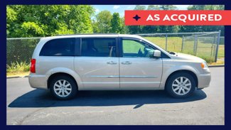 Used 2016 Chrysler Town & Country Touring w/ Driver Convenience Group image 1