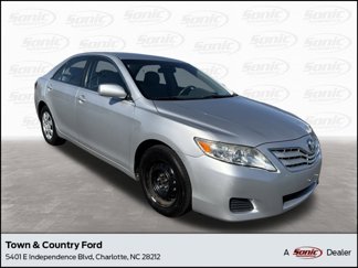 Used 2011 Toyota Camry LE image 1