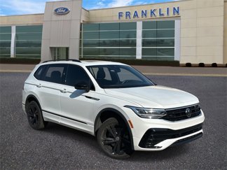 Used 2023 Volkswagen Tiguan SE R-Line image 1