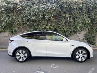 Used 2021 Tesla Model Y Long Range image 1
