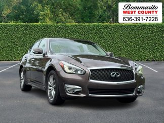Used 2018 INFINITI Q70 Luxe image 1