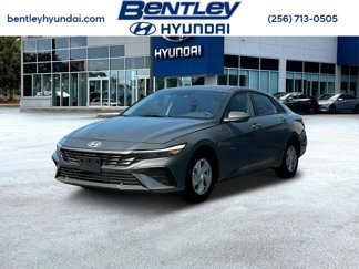 New 2025 Hyundai Elantra SE image 1
