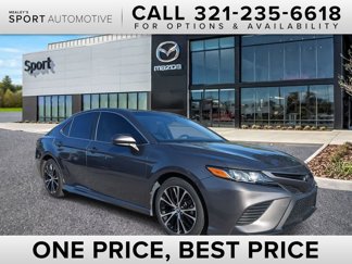 Used 2020 Toyota Camry SE image 1