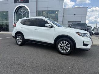 Used 2017 Nissan Rogue SV image 1
