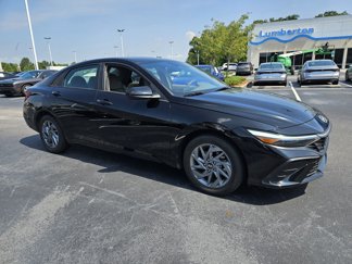 Used 2024 Hyundai Elantra SEL image 1