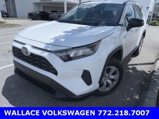Used 2019 Toyota RAV4 LE image 1