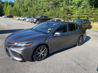 Used 2022 Toyota Camry SE image 1