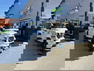 Used 2017 Nissan Titan PRO-4X w/ Pro-4x Convenience Package image 1