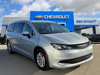 Used 2022 Chrysler Voyager LX image 1