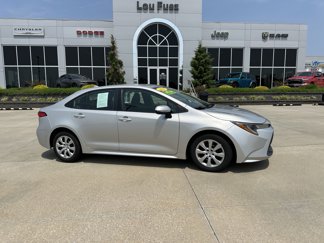 Used 2021 Toyota Corolla LE image 1