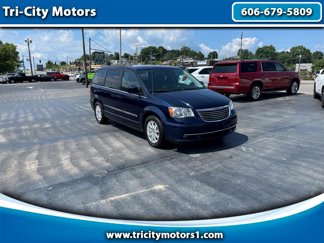 Used 2014 Chrysler Town & Country Touring image 1