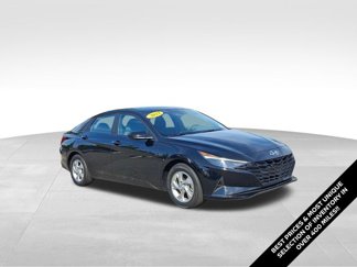 Used 2023 Hyundai Elantra SE w/ Cargo Package image 1