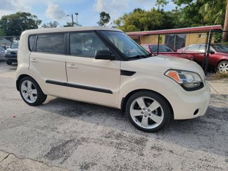 Used 2011 Kia Soul ! image 1