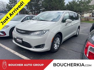 Used 2019 Chrysler Pacifica Touring Plus w/ Cold Weather Group image 1
