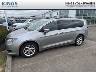 Used 2017 Chrysler Pacifica Touring-L w/ Tire & Wheel Group image 1