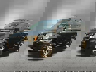 Used 2010 Chrysler Town & Country LX image 1