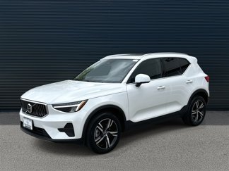 Certified 2025 Volvo XC40 B5 Core image 1
