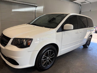 Used 2015 Dodge Grand Caravan SE image 1
